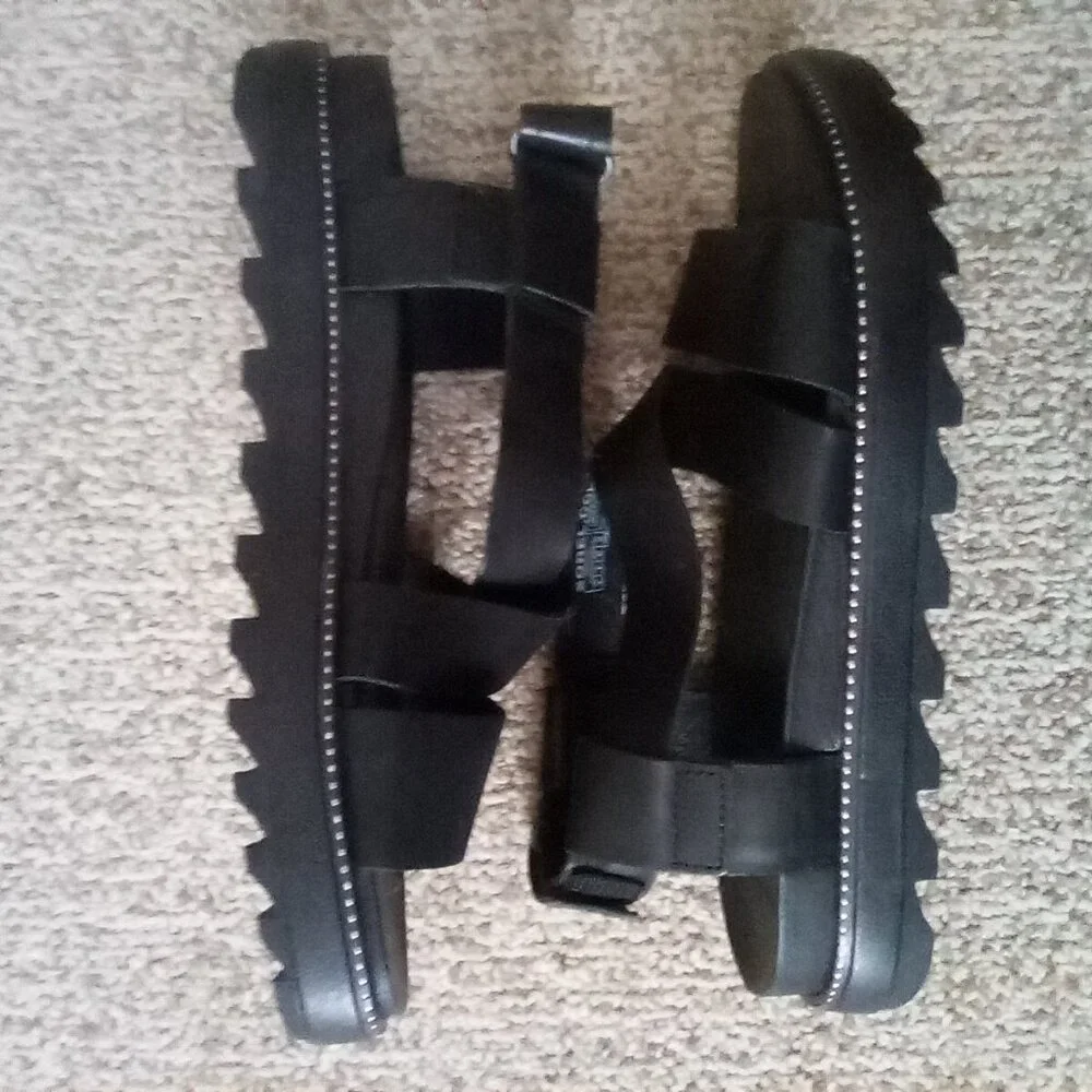 Sorel Black Sandals With Silver Stud Accents Size 6 - Picture 3 of 5